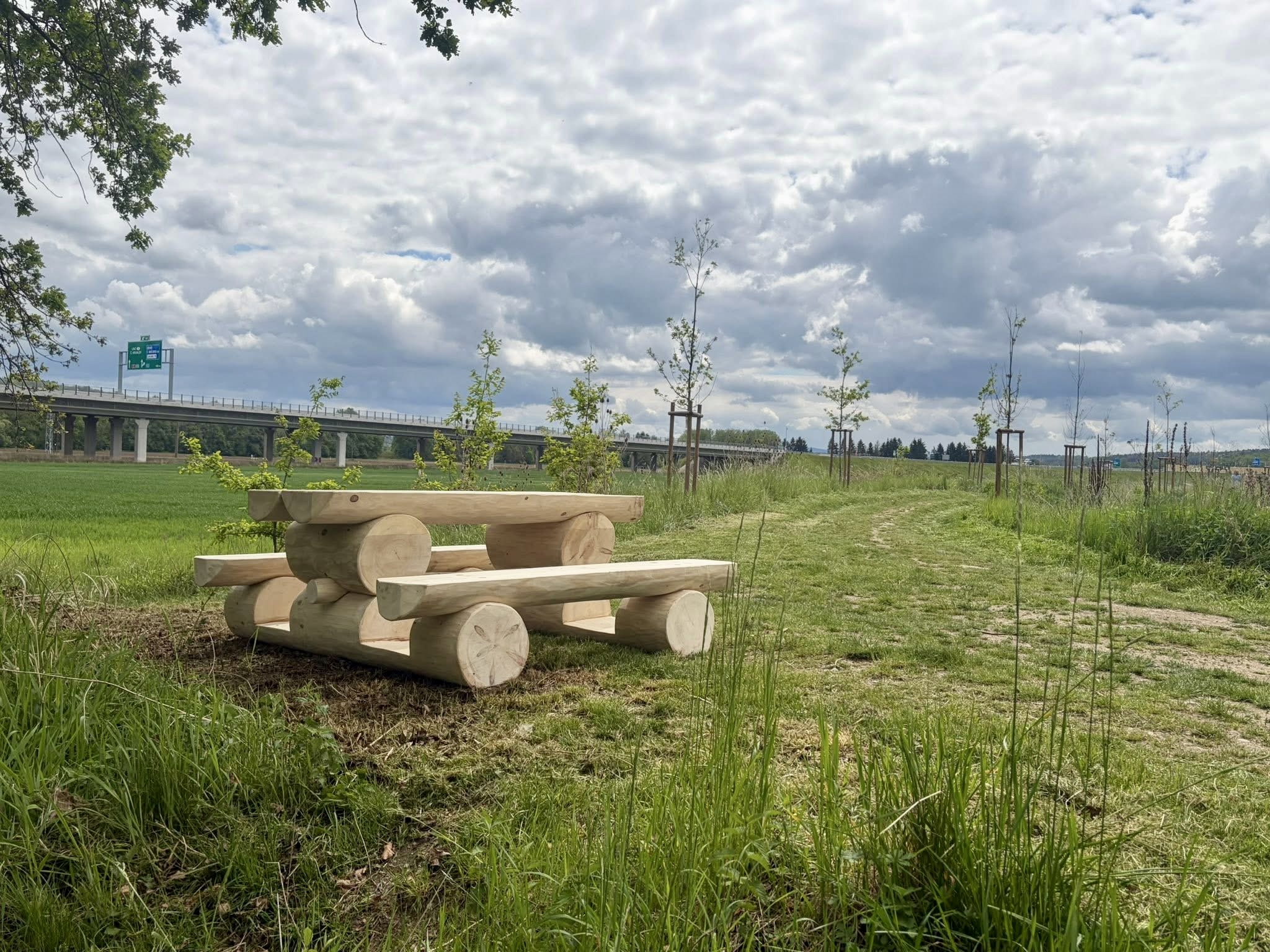 Rozmístění laviček k řece